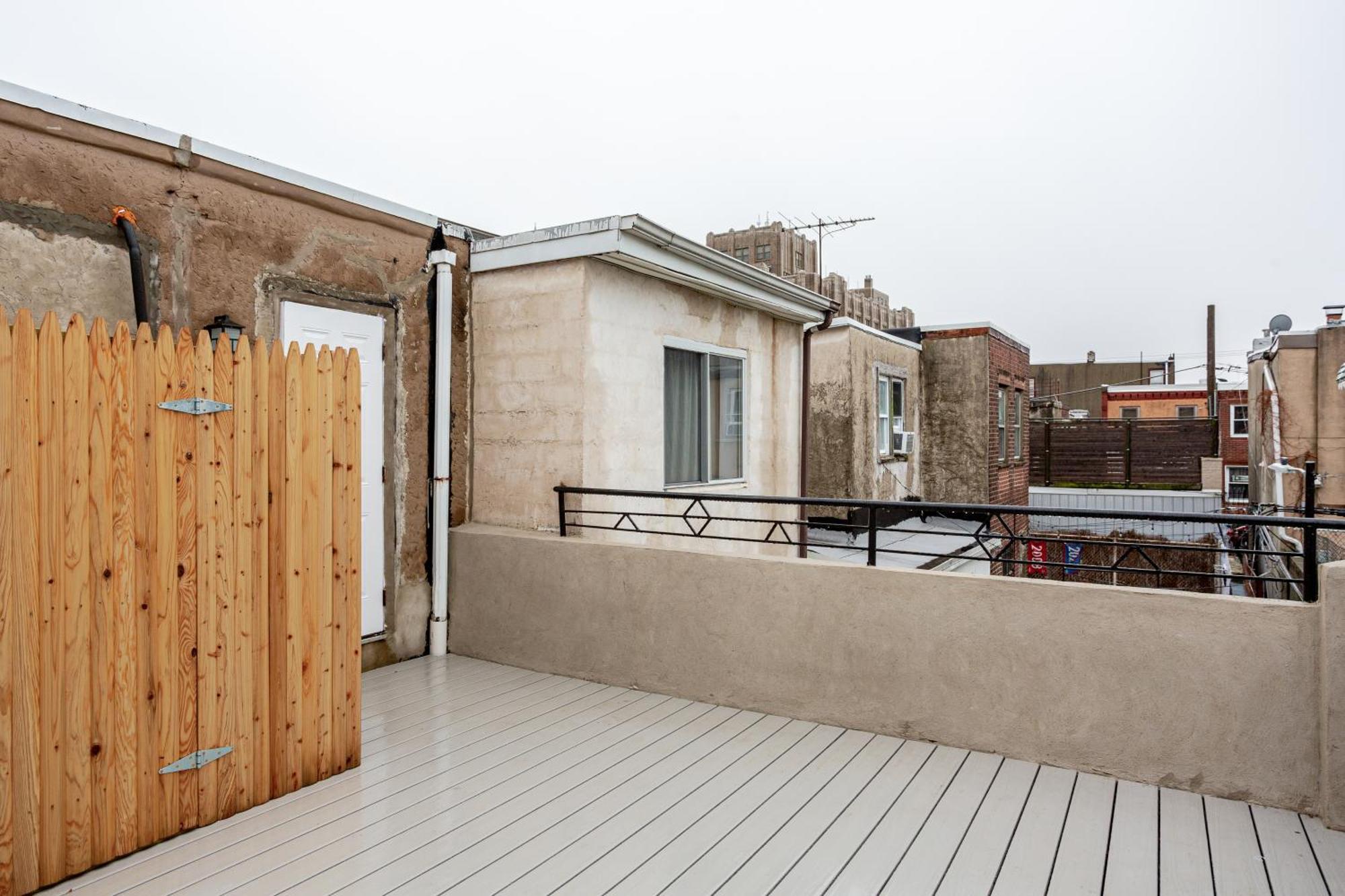 Stylish In Center City, French-japanese & Minimalist Vibes *