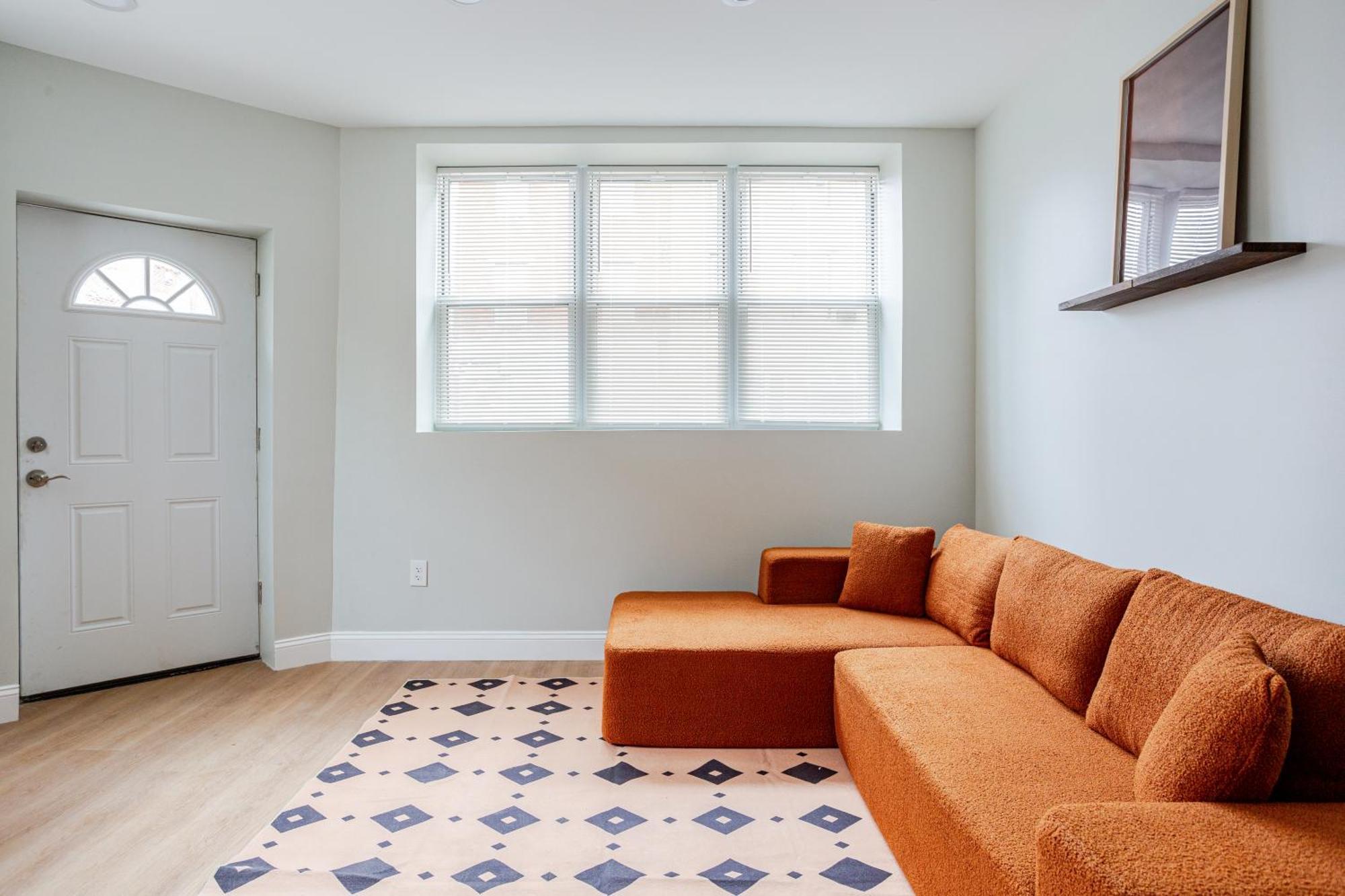 Stylish In Center City, French-japanese & Minimalist Vibes
