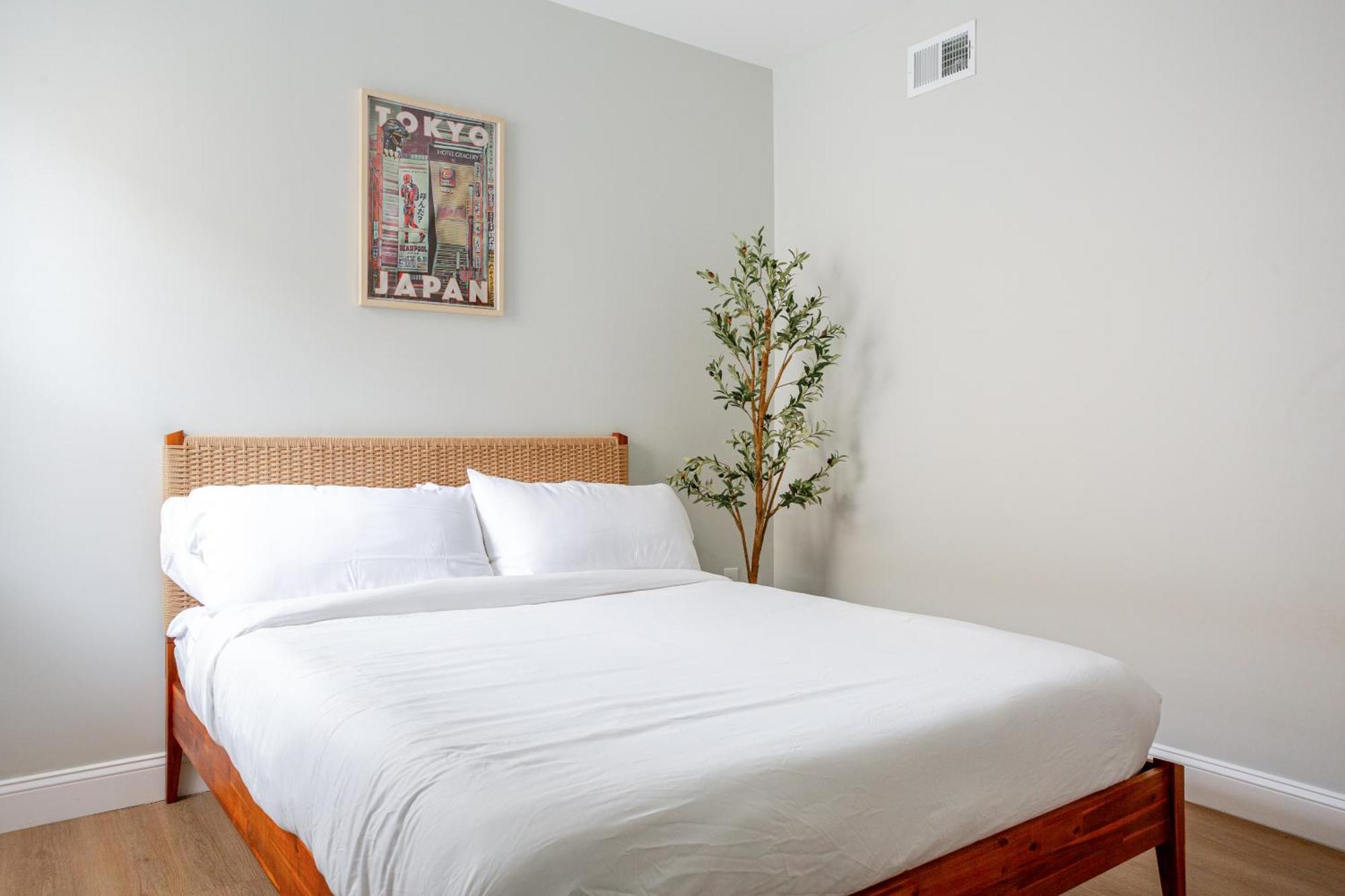Stylish In Center City, French-japanese & Minimalist Vibes *
